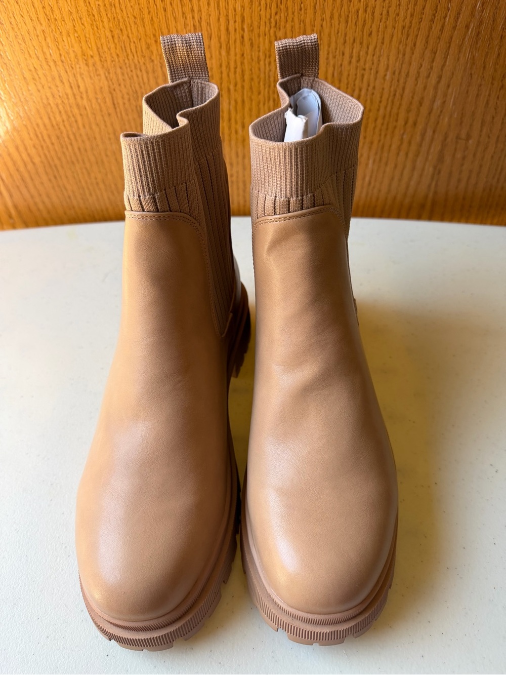 Bacia Lug Sole Chelsea Boots Camel 10.5